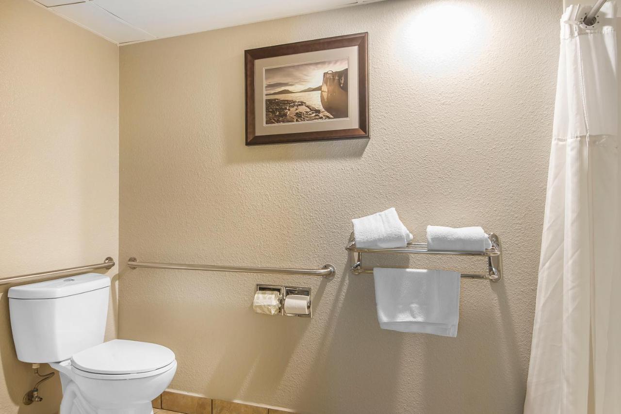 King Studio Suite - Mobility Access/Non-Smoking at Days Inn & Suites by Wyndham Arcata