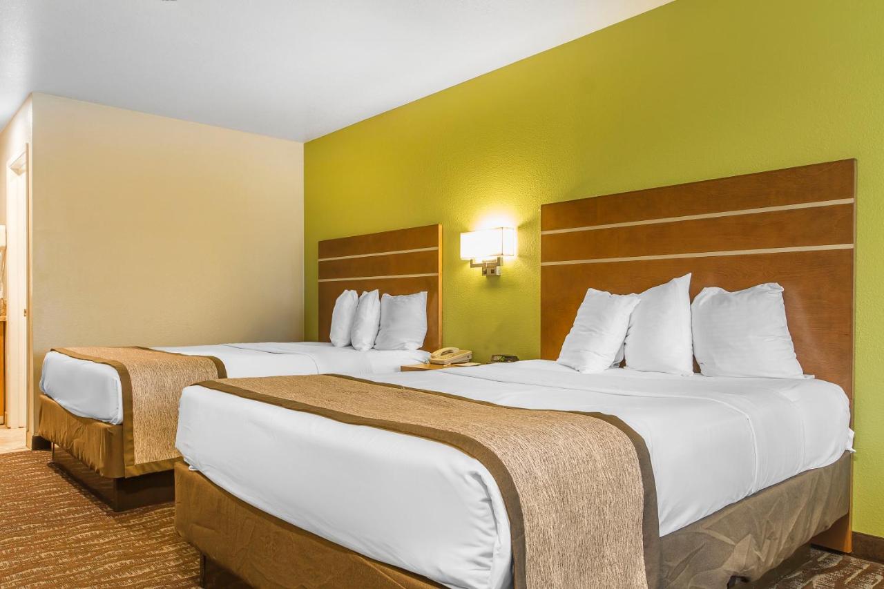 King Studio Suite - Mobility Access/Non-Smoking at Days Inn & Suites by Wyndham Arcata