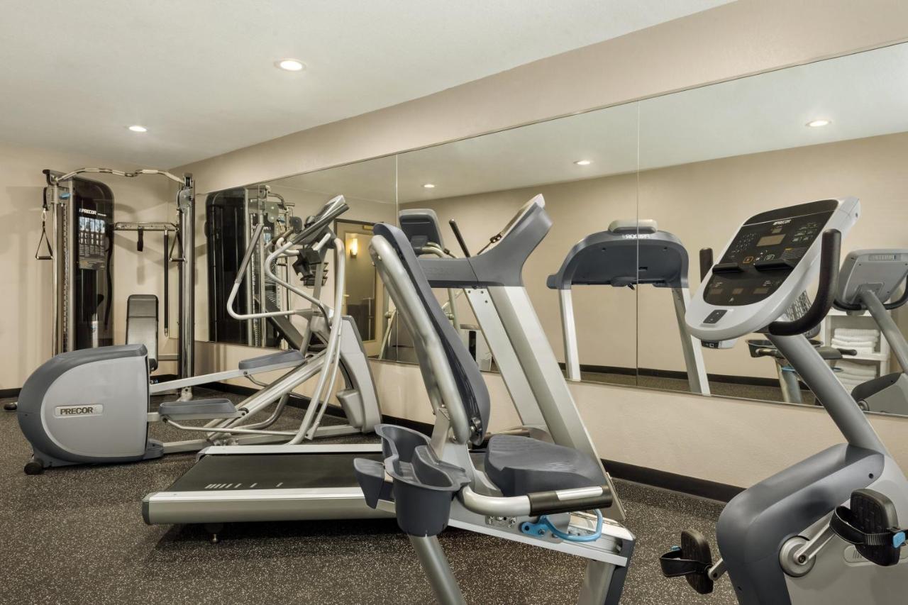 Queen Suite with Two Queen Bed and Whirpool at Country Inn & Suites by Radisson, Decorah, IA