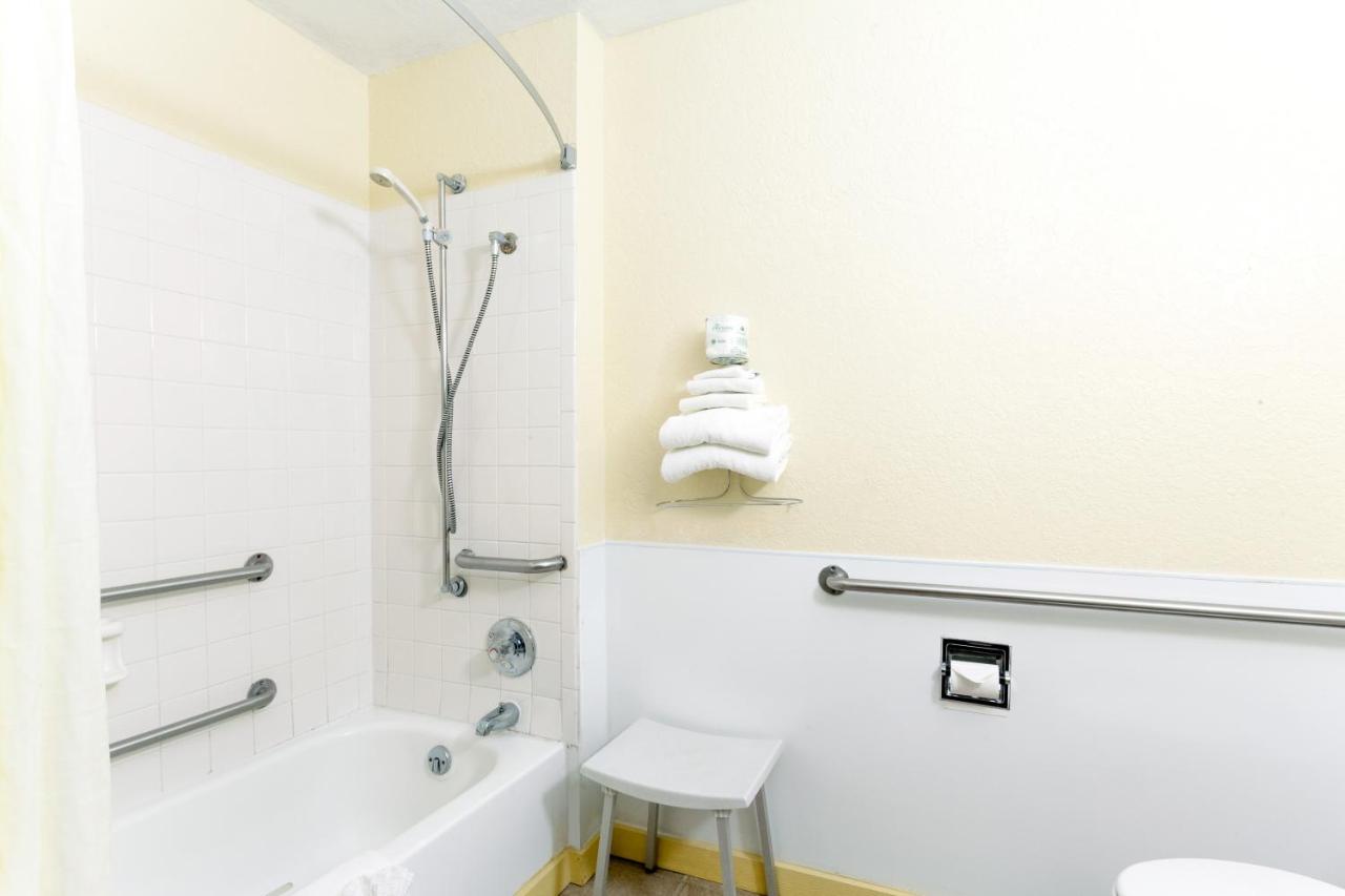 Queen Room with Bath Tub - Mobility/Hearing Accessible - Non-Smoking at Super 8 by Wyndham Bath Hammondsport Area
