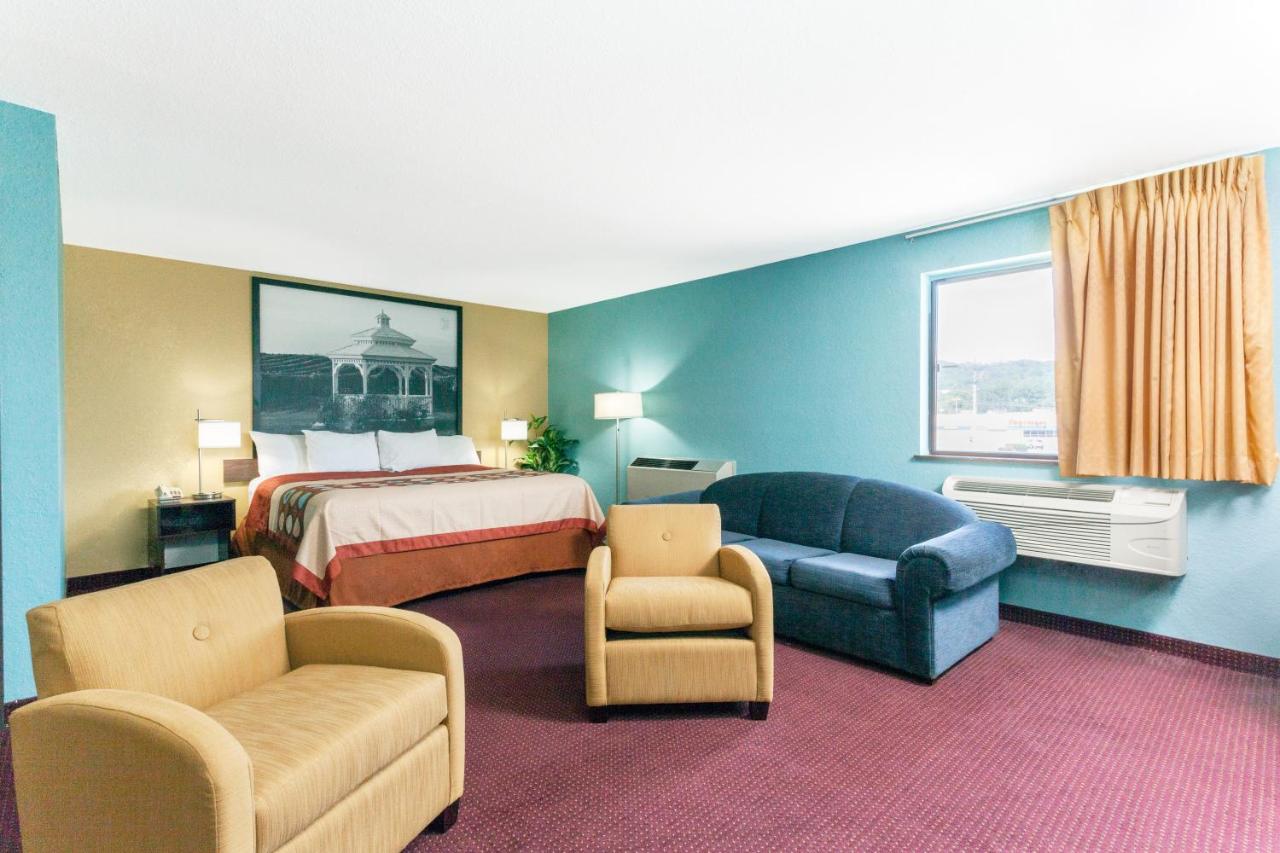 King Suite - Non-Smoking at Super 8 by Wyndham Bath Hammondsport Area