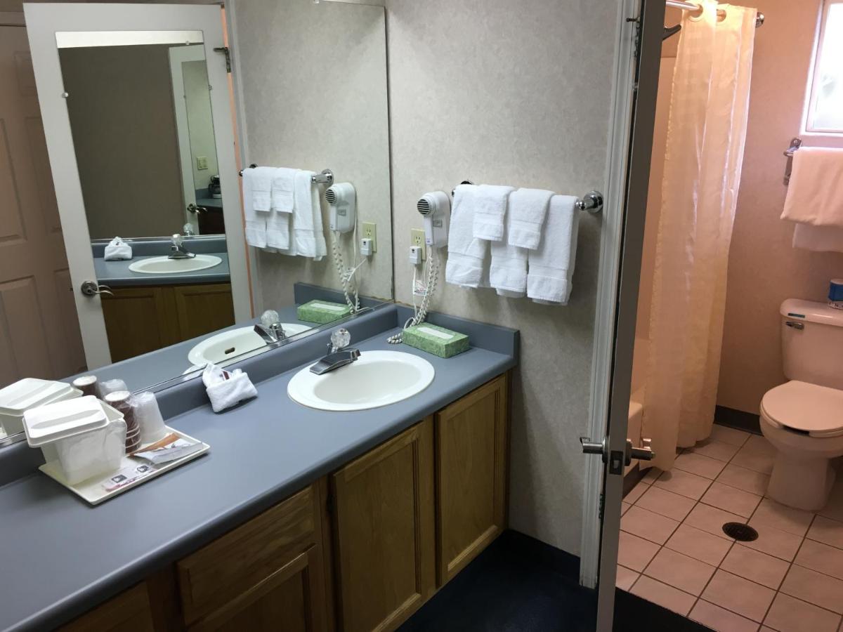 Queen Suite with Two Queen Beds at Garden Inn and Suites