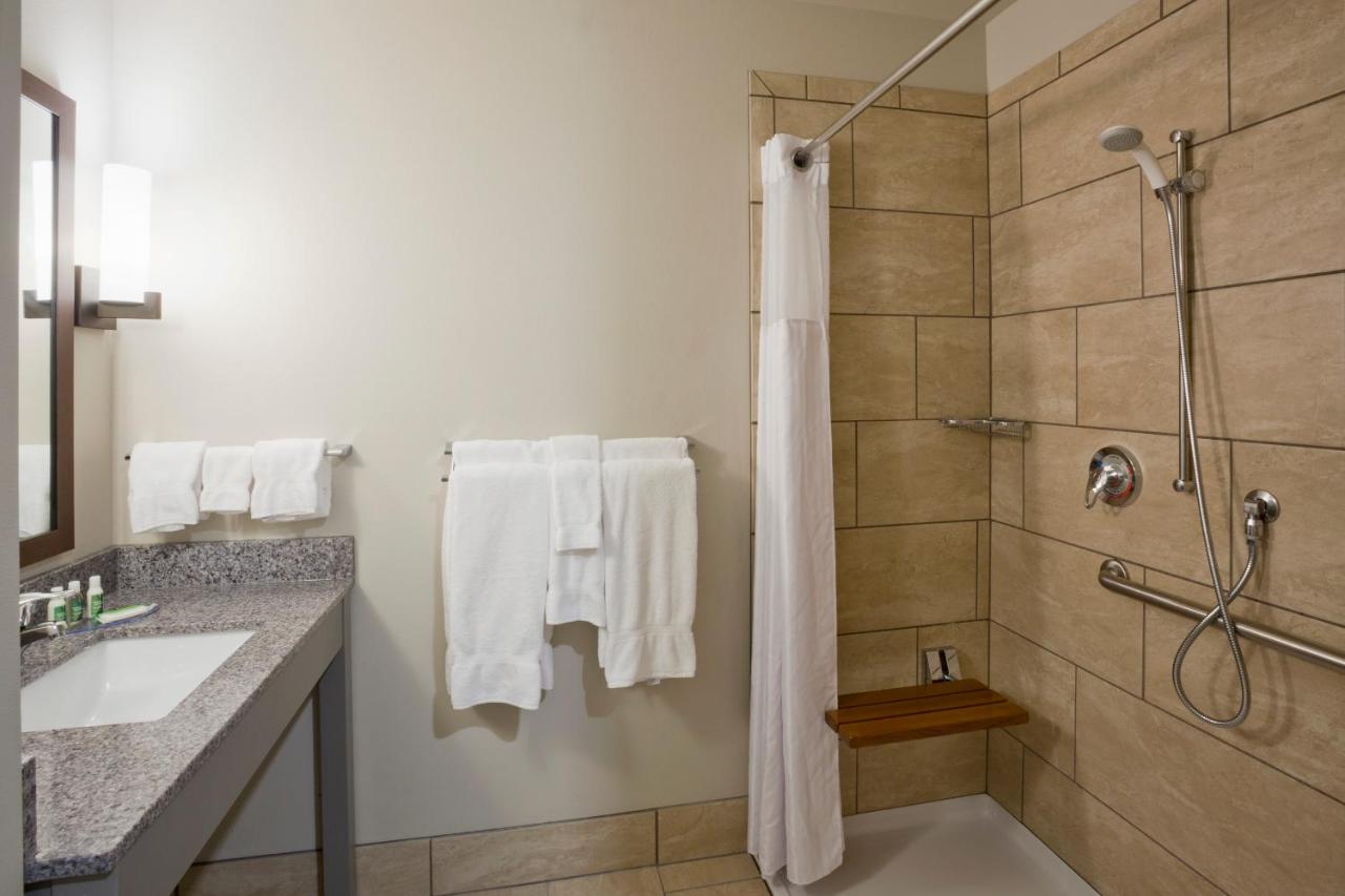 King Room - Disability Access at GrandStay Hotel and Suites