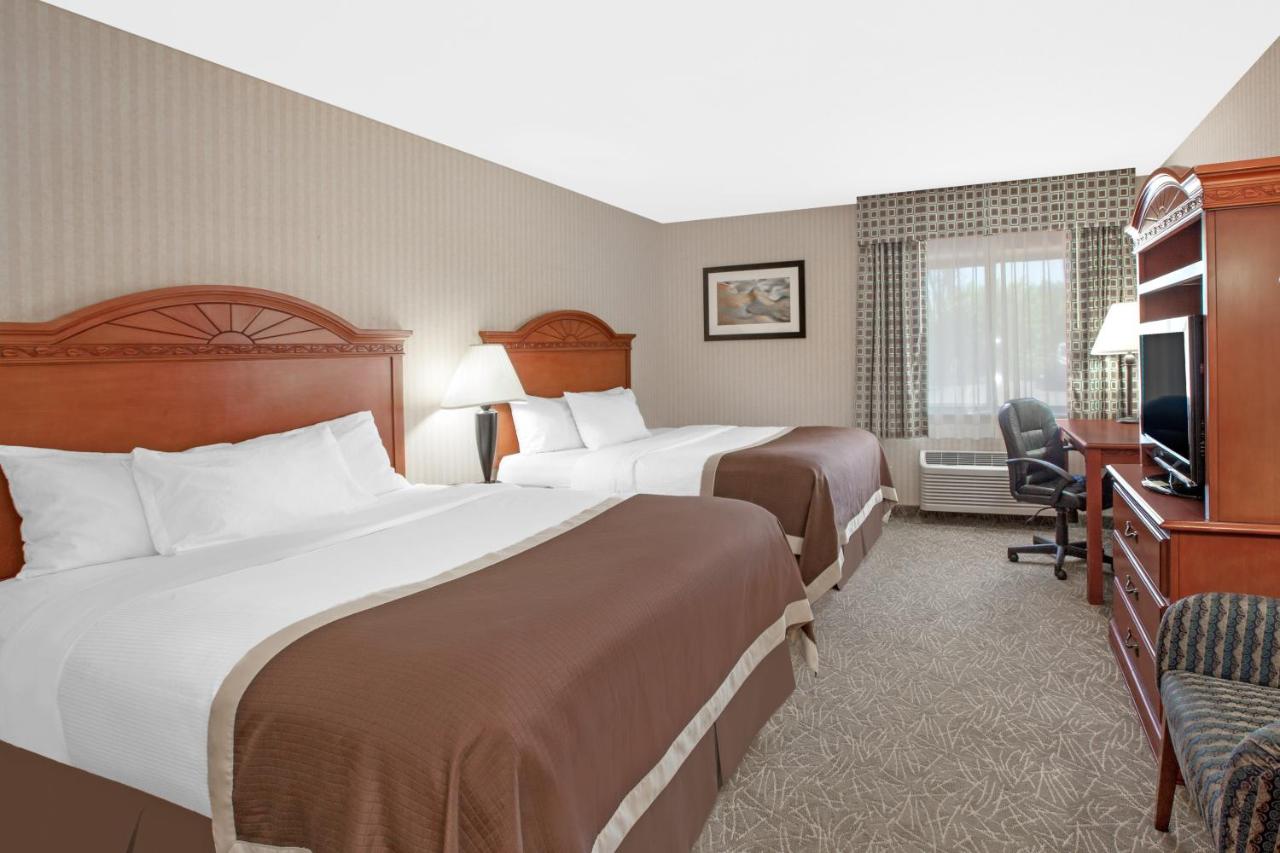 Queen Room with Two Queen Beds - Non-Smoking at Baymont by Wyndham Jackson