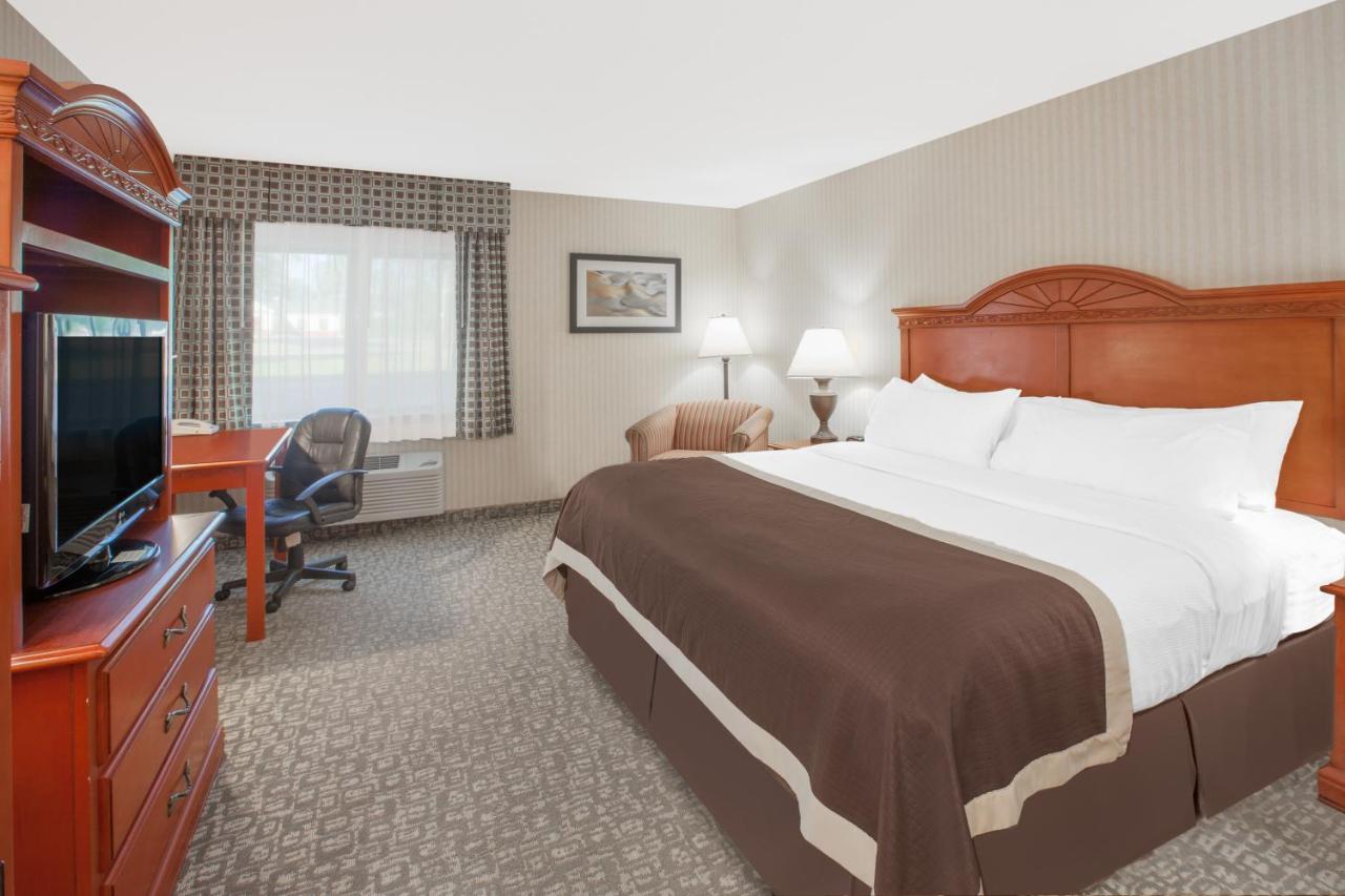 King Room - Non-Smoking at Baymont by Wyndham Jackson