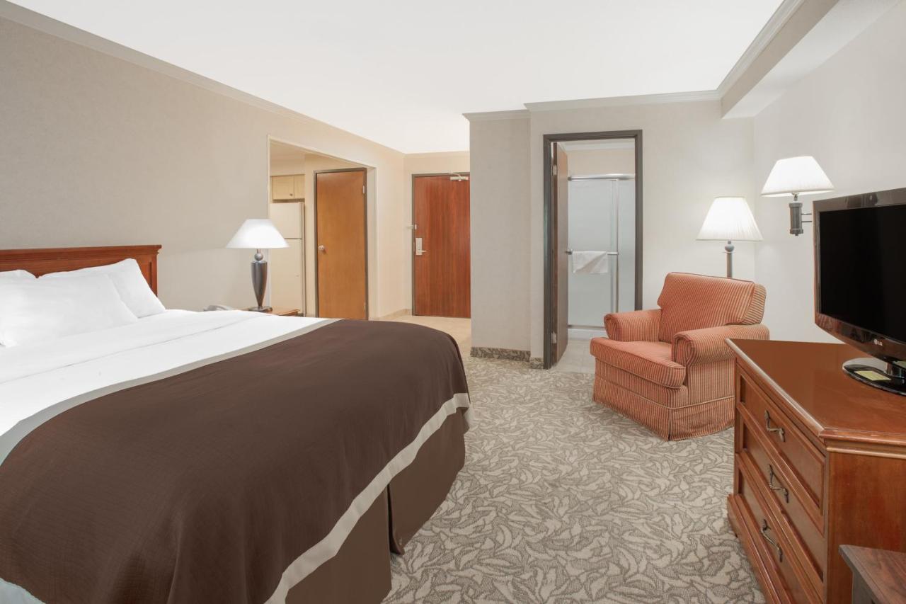 Queen Studio Suite - Non-Smoking at Baymont by Wyndham Jackson