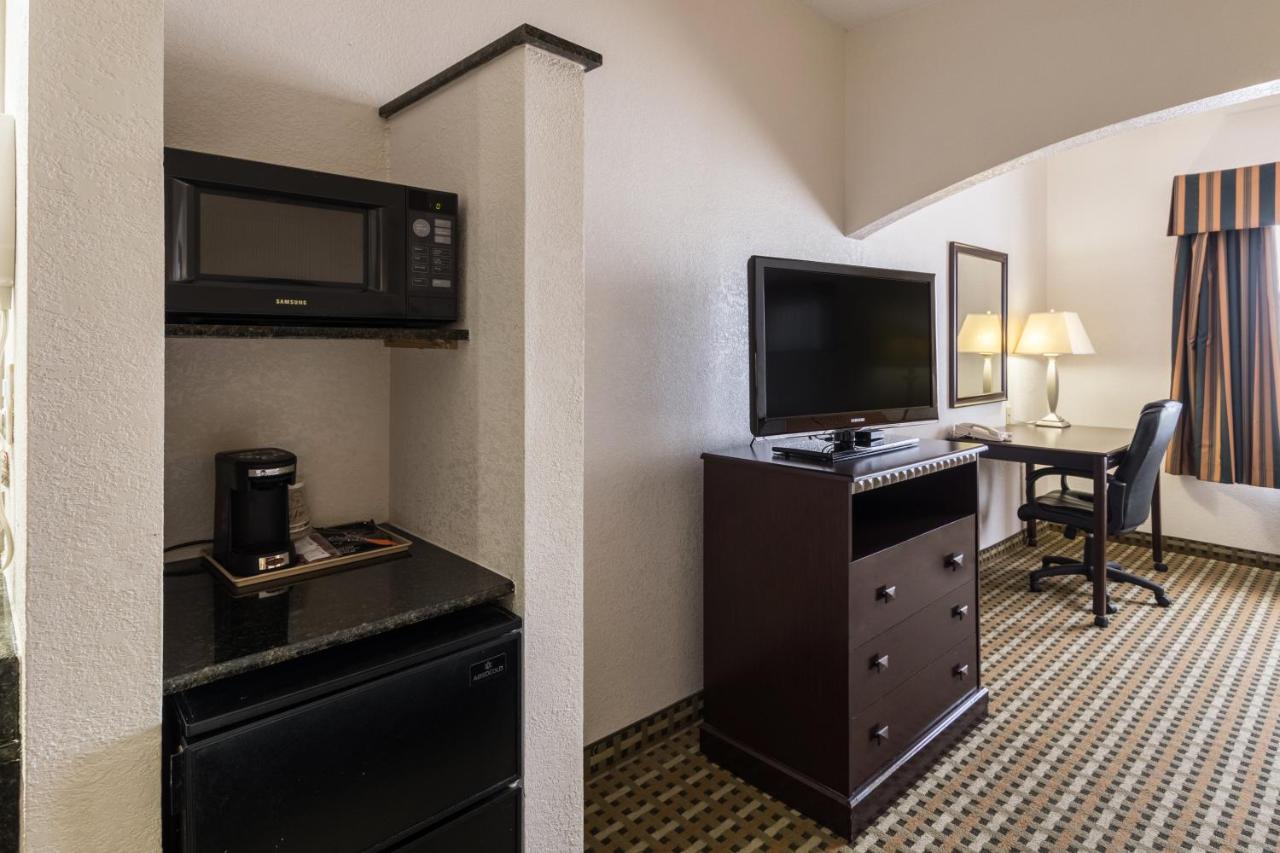 Queen Suite with Two Queen Beds - Non-Smoking at Quality Suites Burleson - Ft. Worth