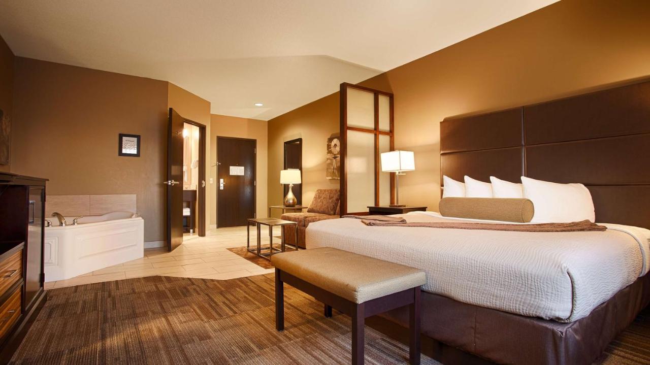 King Suite with Whirlpool - Non smoking at Best Western Plus Night Watchman Inn & Suites