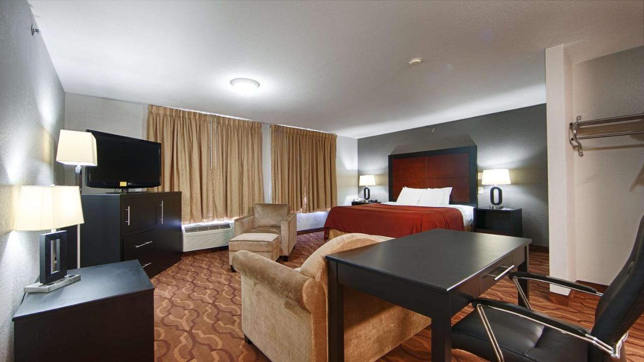 King Suite with Sofa Bed - Non-Smoking at Best Western Commerce Inn