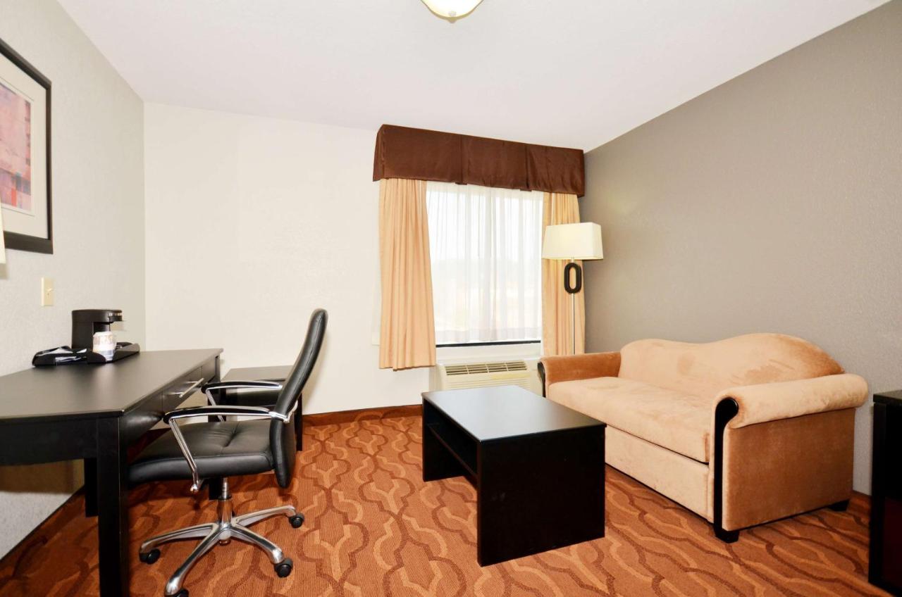 King Room with Sofa Bed - Non-Smoking at Best Western Commerce Inn