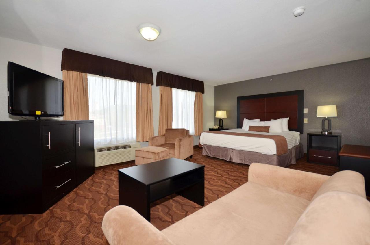 King Suite with Sofa Bed - Non-Smoking at Best Western Commerce Inn