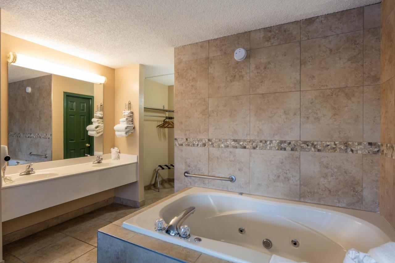 King Room with Jacuzzi Select- Ground Level at Angel Inn Near IMAX, a Travelodge by Wyndham