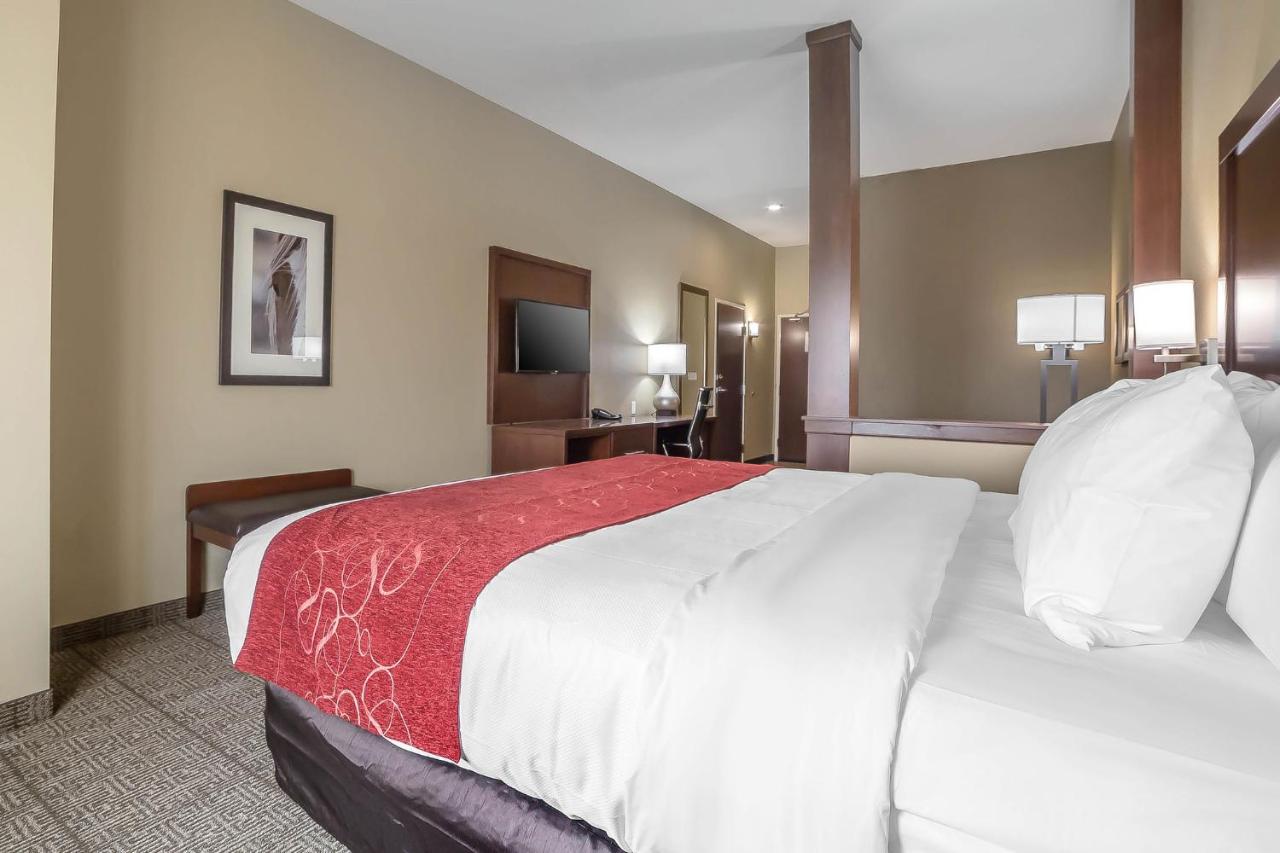 King Suite with Bathtub - Non-Smoking at Comfort Suites Billings