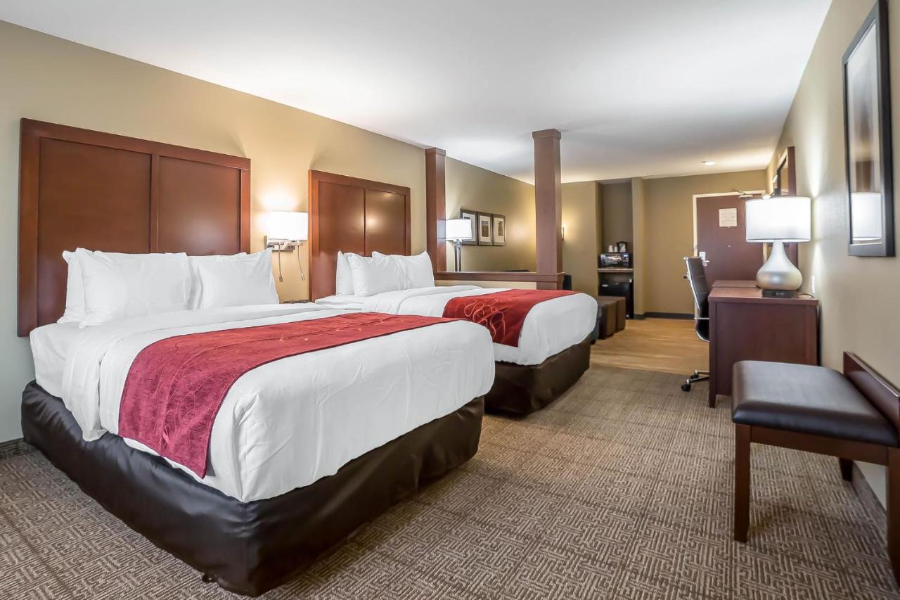 Queen Suite with Two Queen Beds and Sofa Bed at Comfort Suites Billings