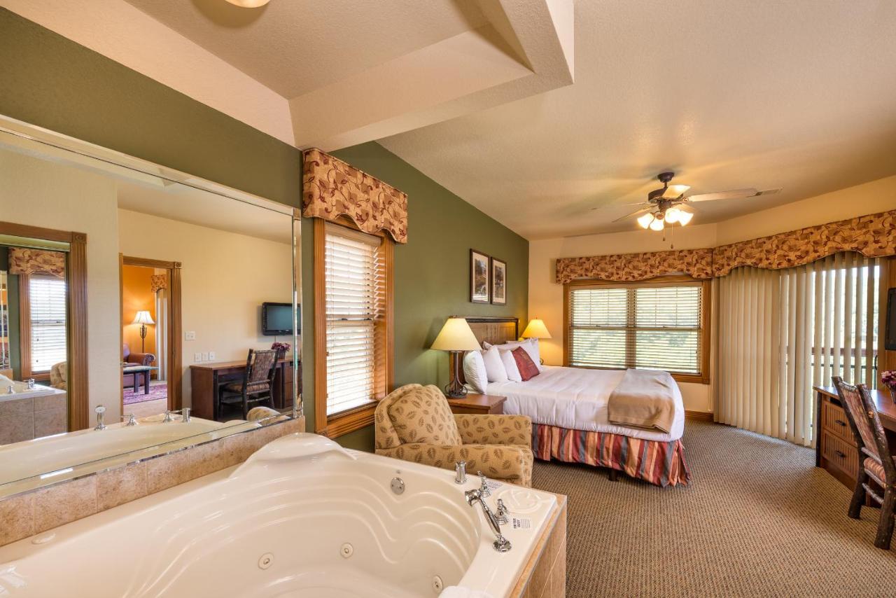 Grand One-bedroom Villa with Sofa Bed at Westgate Branson Woods Resort and Cabins