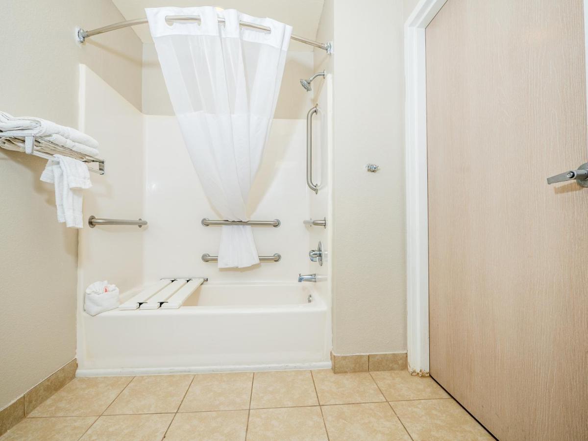 Queen Studio Suite - Mobility/Hearing Accessible - Non-Smoking at Microtel Inn & Suites by Wyndham Palm Coast I-95