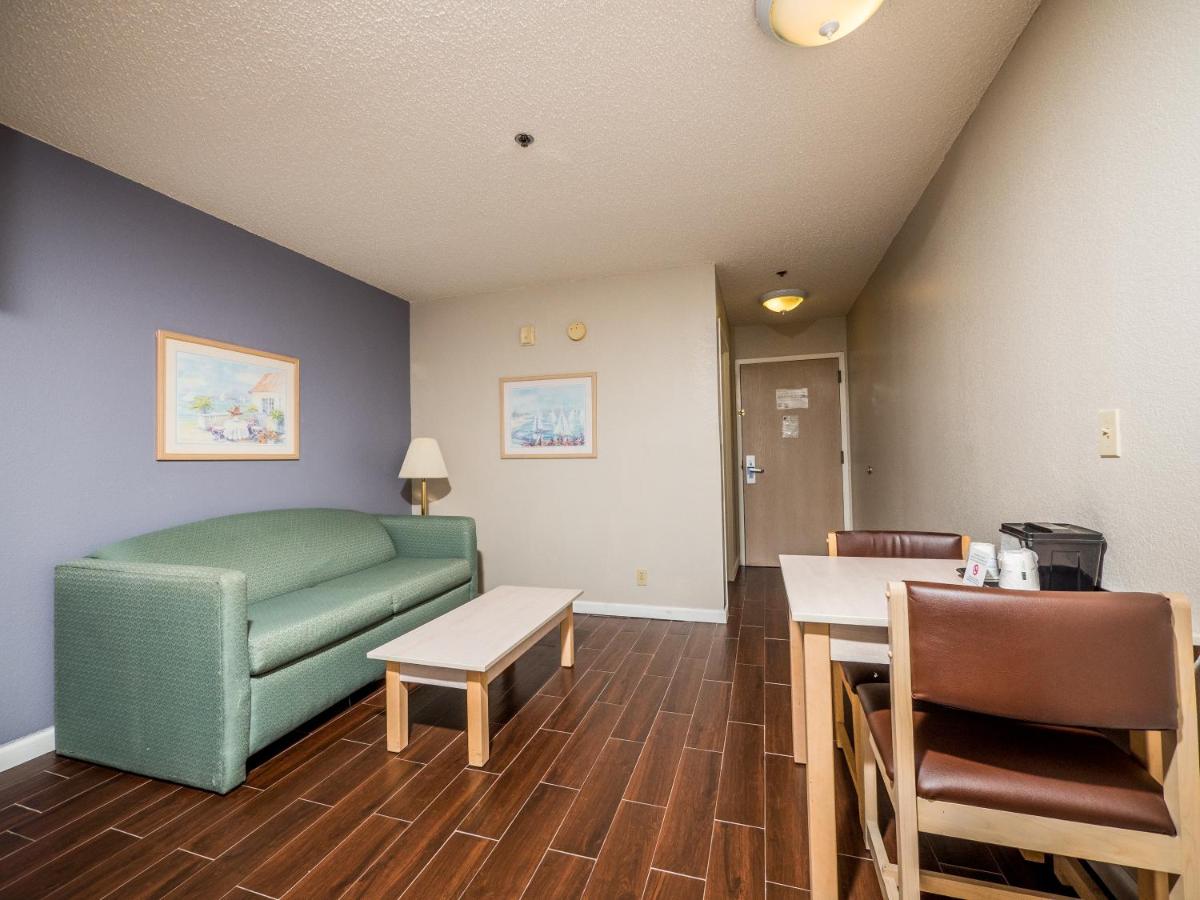 Queen Studio Suite - Non-Smoking at Microtel Inn & Suites by Wyndham Palm Coast I-95