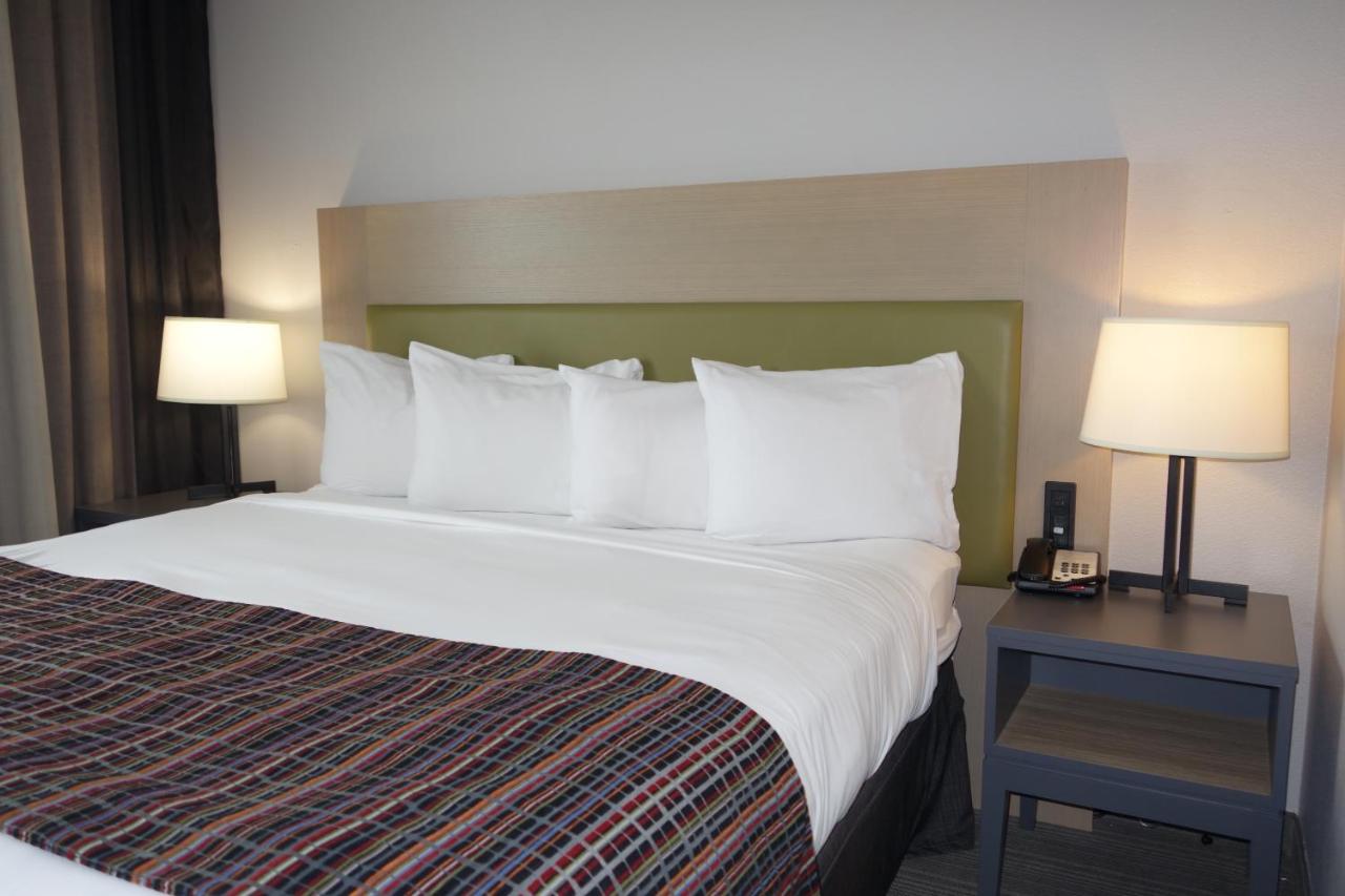 King Room - Non-Smoking, Non-Pet Friendly at Country Inn & Suites by Radisson, Coralville, IA