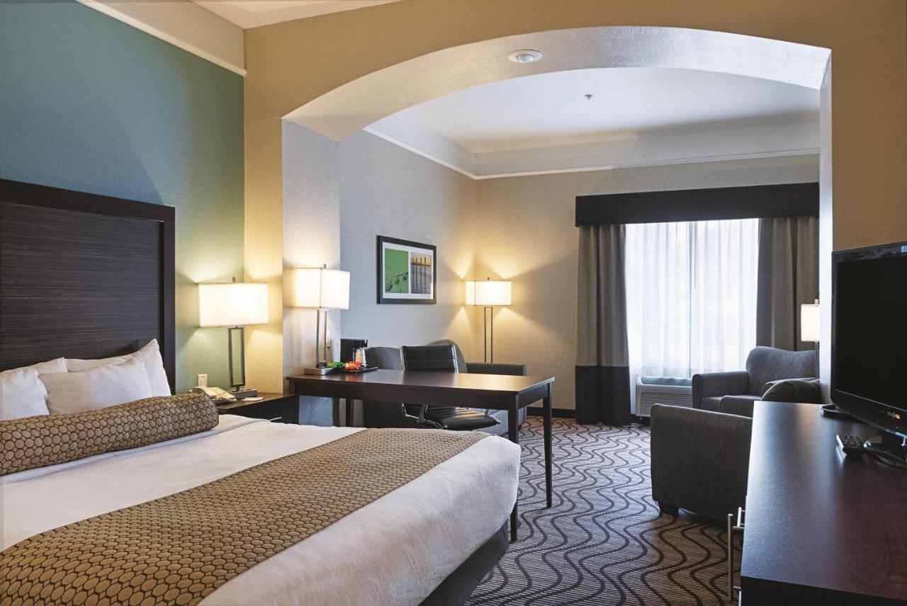 King Room with Sofa Bed at La Quinta Inn & Suites by Wyndham Houma