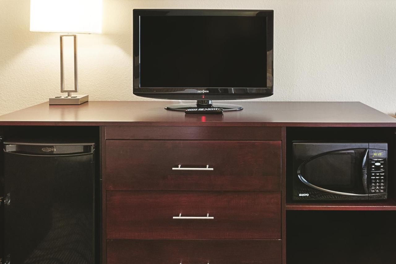 King Room with Sofa Bed at La Quinta Inn & Suites by Wyndham Houma