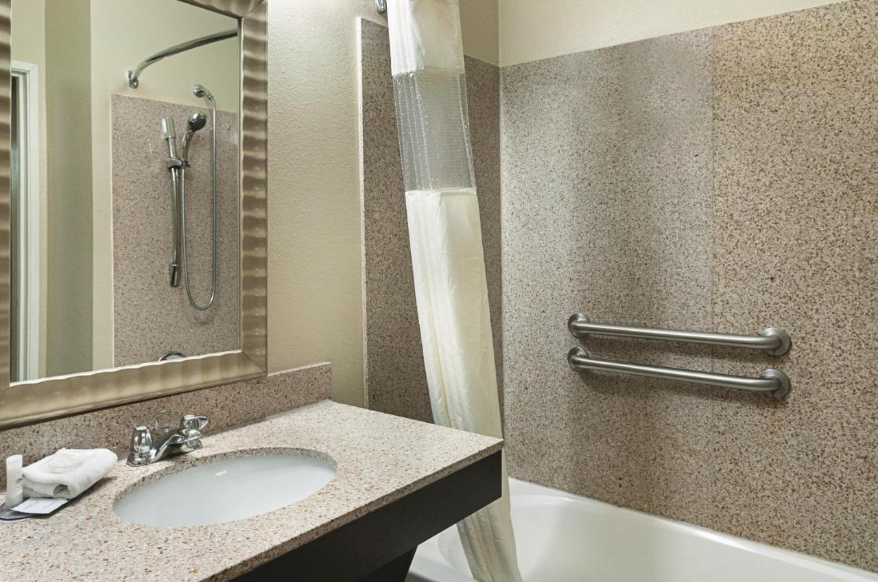 King Room with Sofa Bed at La Quinta Inn & Suites by Wyndham Houma