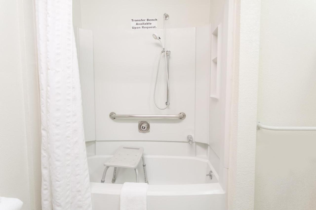 Queen Room - Mobility Access/Non-Smoking at Super 8 by Wyndham Grand Junction Colorado
