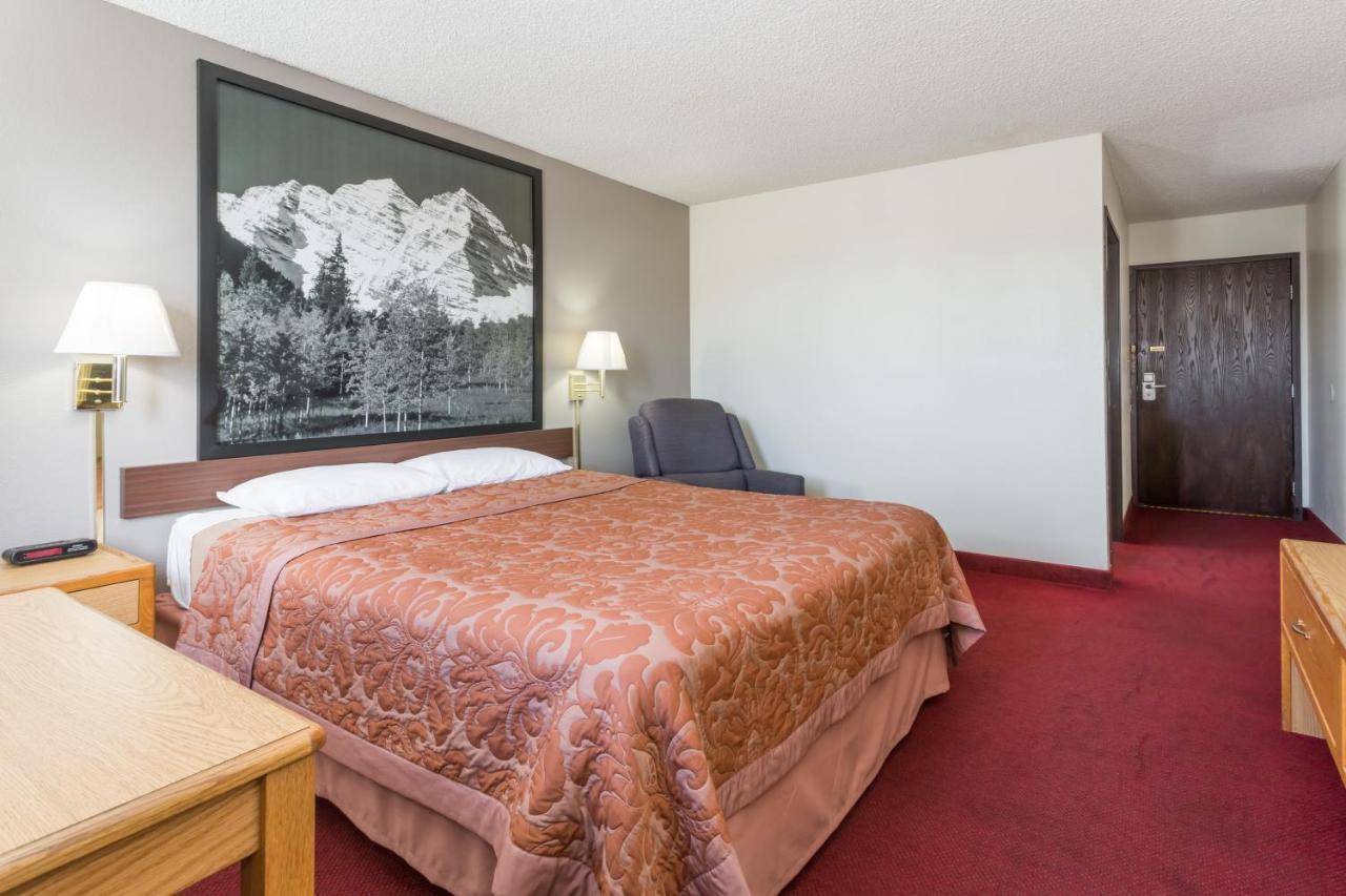 Queen Room - Smoking at Super 8 by Wyndham Grand Junction Colorado