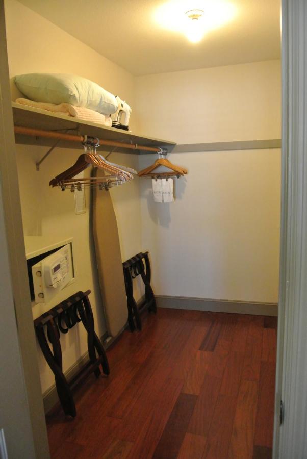 One-Bedroom Suite with Two Double Beds at Cow Hollow Inn & Suites