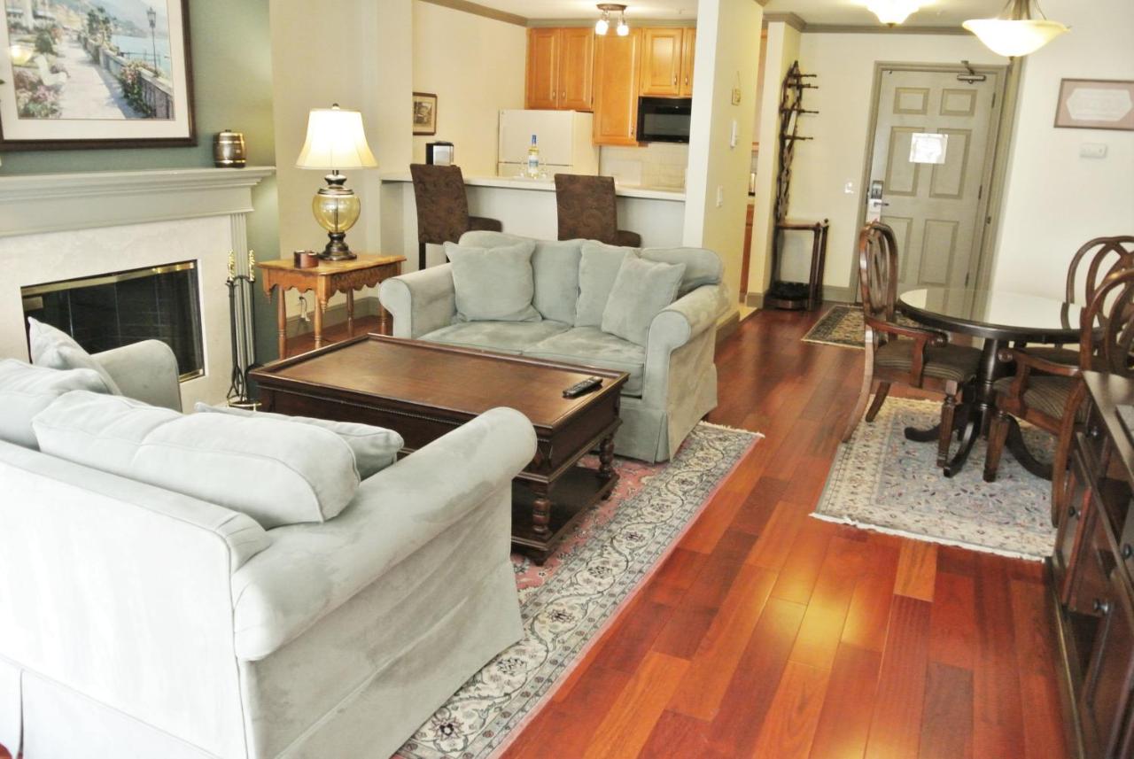 One-Bedroom Suite with Two Double Beds at Cow Hollow Inn & Suites