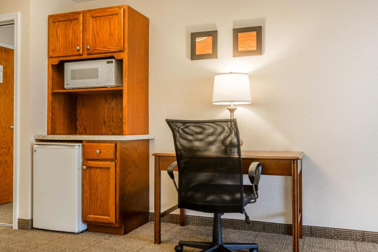 King Room - Non-Smoking at Comfort Inn & Suites South Burlington near University