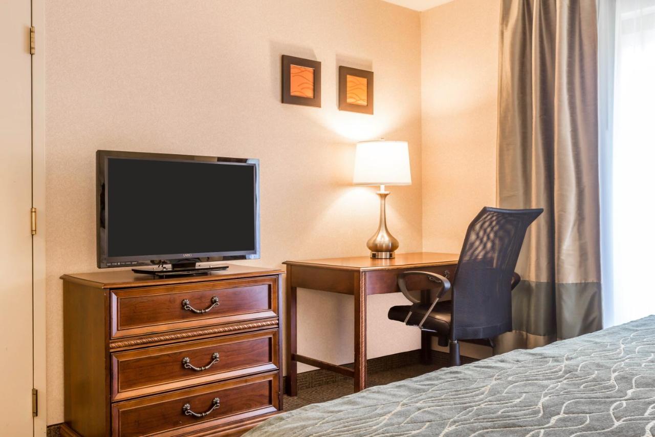 King Room - Non-Smoking at Comfort Inn & Suites South Burlington near University