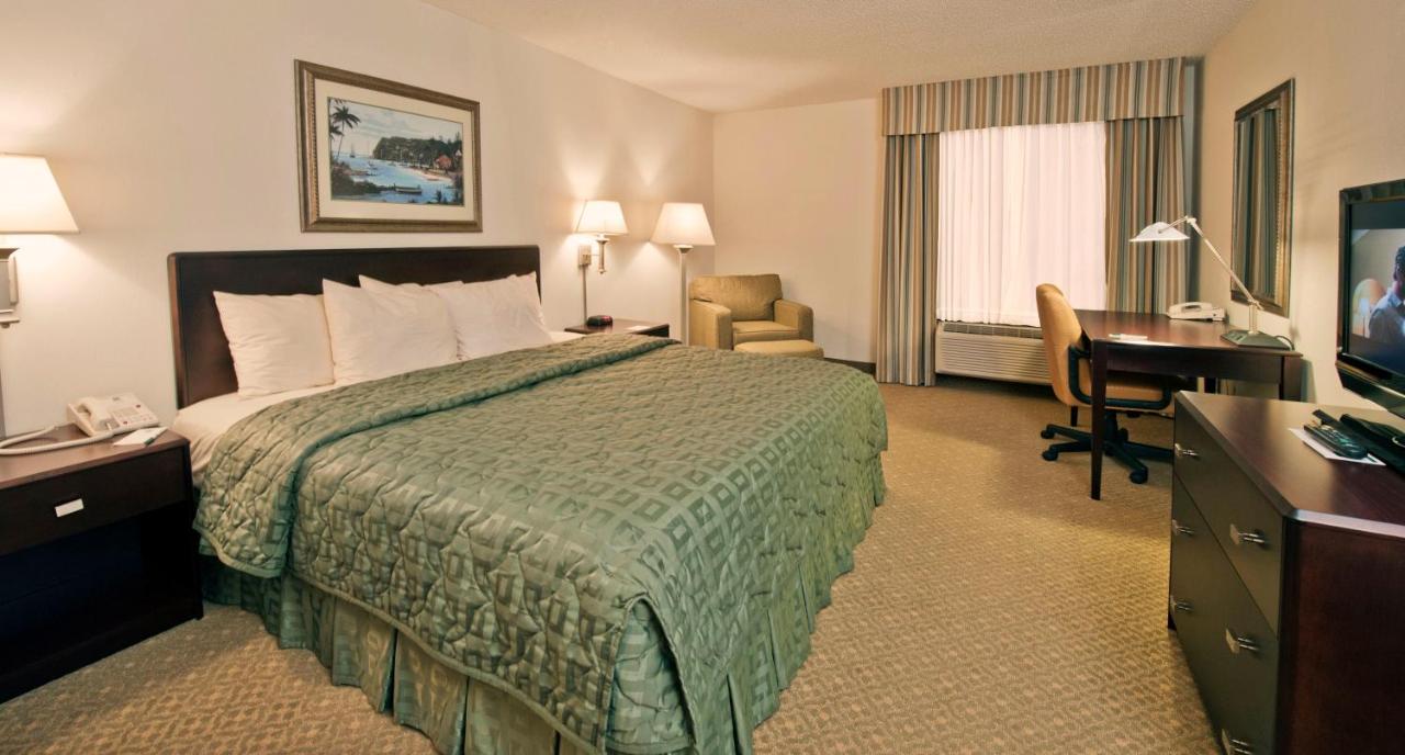 King Room with Spa Bath at Ann Arbor Regent Hotel & Suites