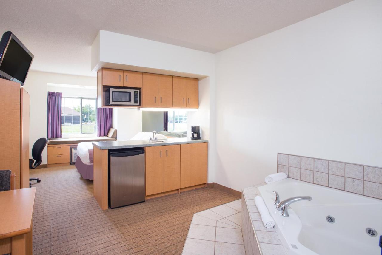 Deluxe Queen Studio Suite - Non-Smoking at Microtel Inn & Suites by Wyndham Plattsburgh