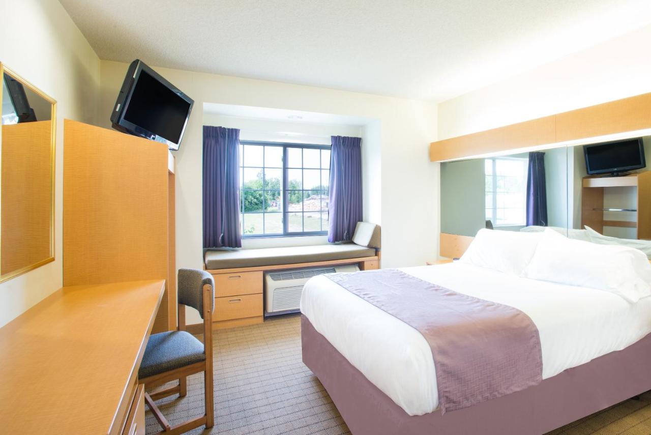 Queen Room - Disability Access/Non-Smoking at Microtel Inn & Suites by Wyndham Plattsburgh
