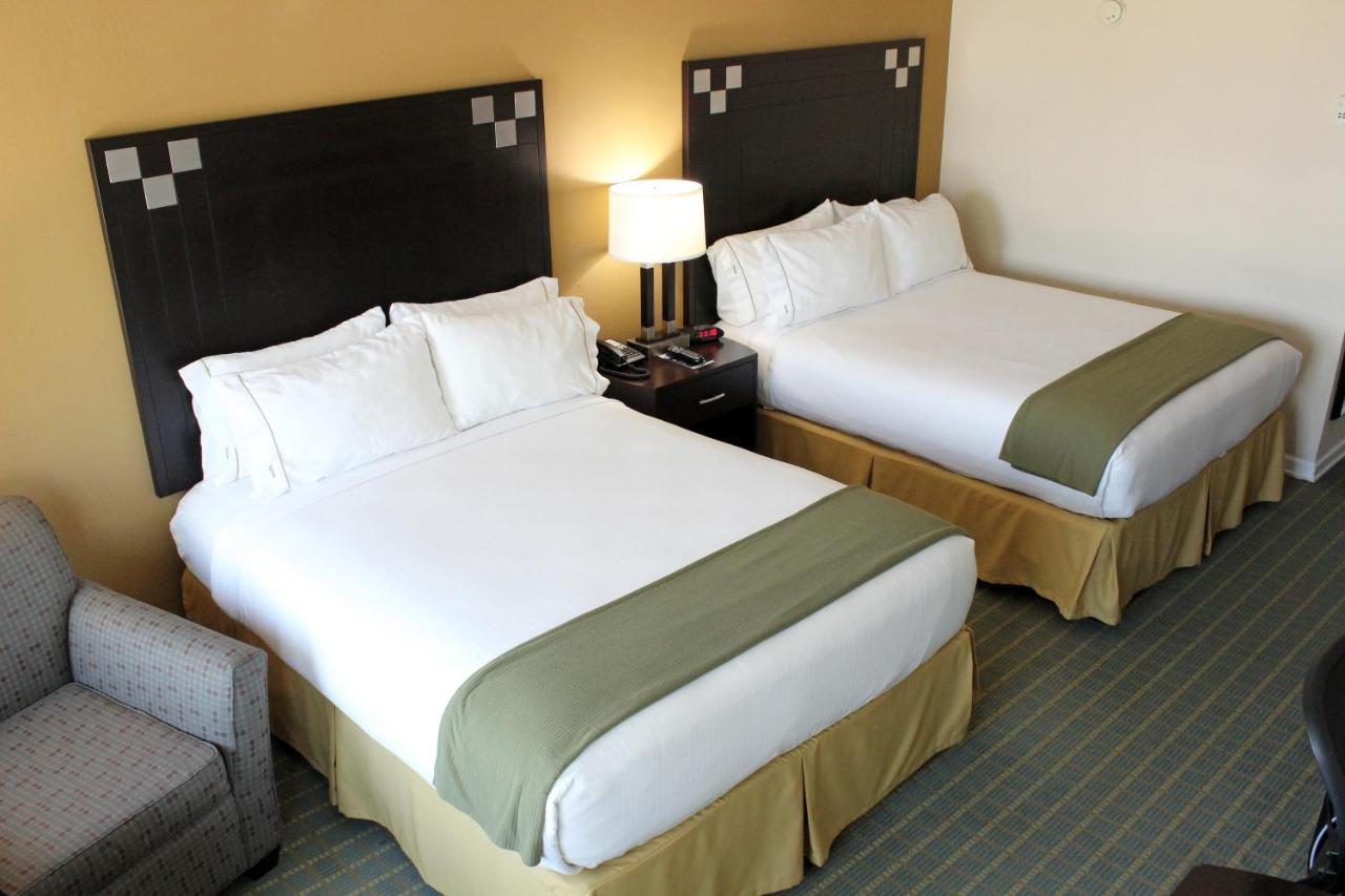 Queen Room with Two Queen Beds - Disability Access Tub/Non-Smoking at Holiday Inn Express & Suites Van Horn by IHG
