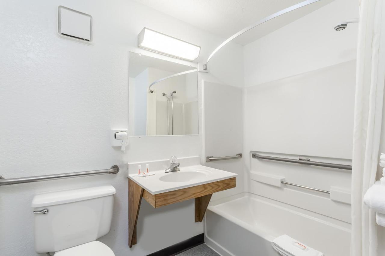 Double Room with Bath Tub - Mobility/Hearing Accessible - Non-Smoking at Super 8 by Wyndham Norwich