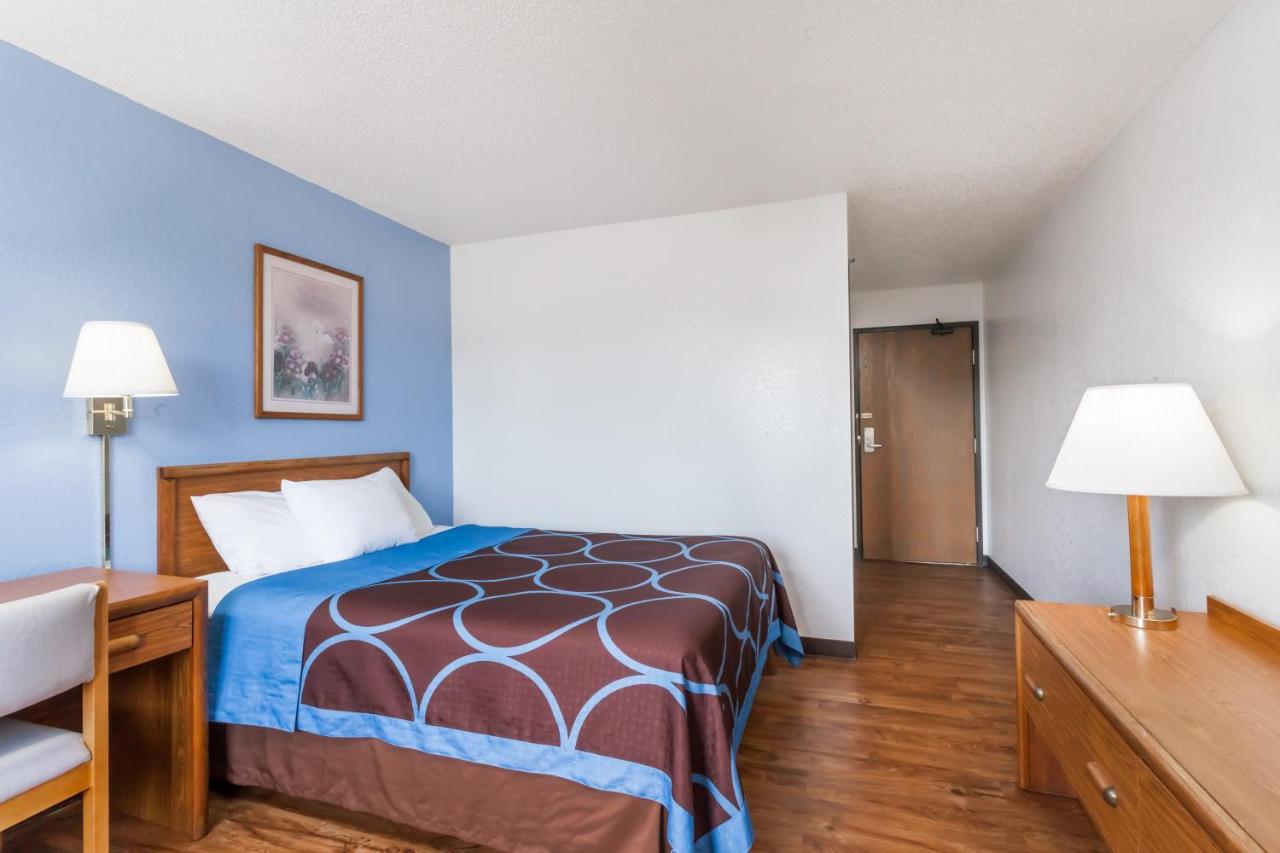 Double Room with Bath Tub - Mobility/Hearing Accessible - Non-Smoking at Super 8 by Wyndham Norwich