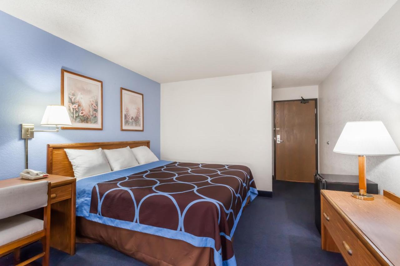 King Room - Non-Smoking at Super 8 by Wyndham Norwich