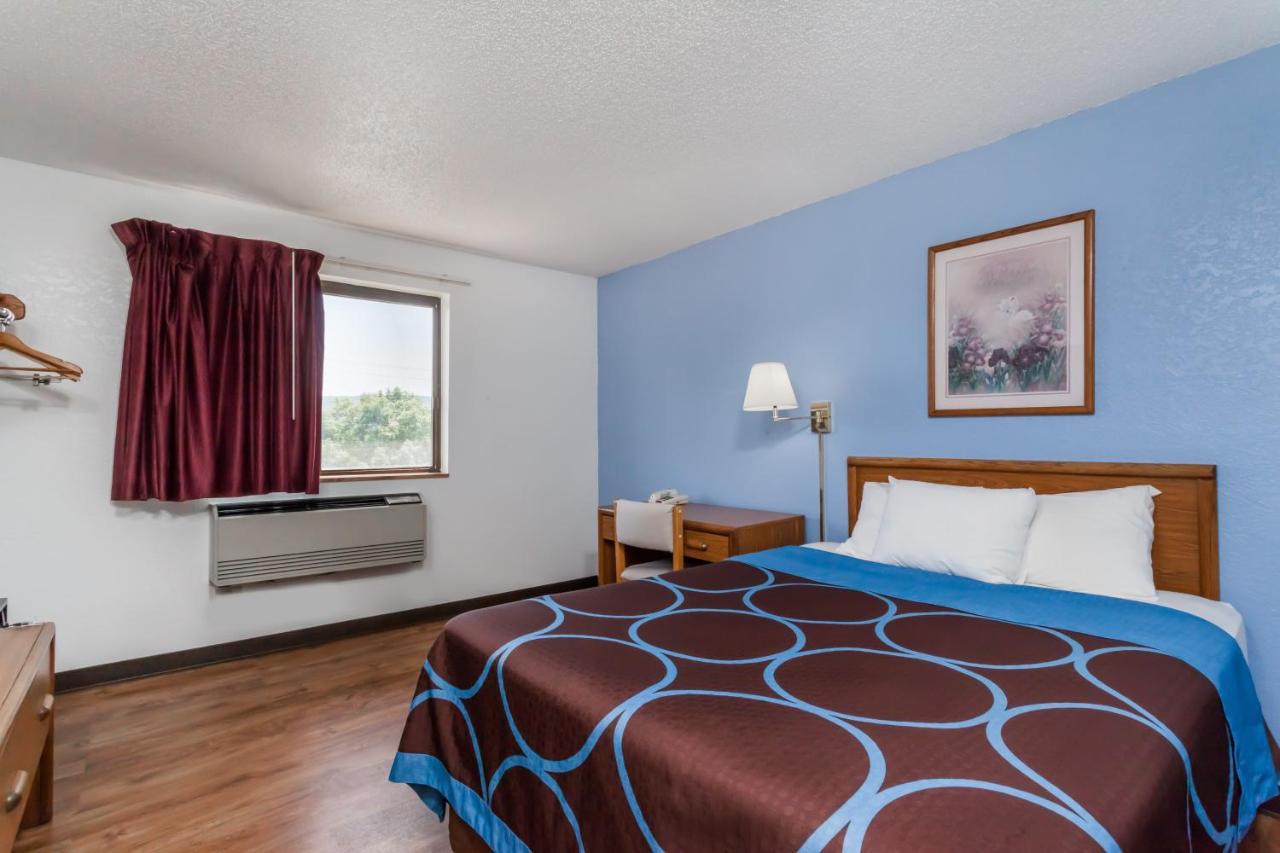 Double Room with Bath Tub - Mobility/Hearing Accessible - Non-Smoking at Super 8 by Wyndham Norwich