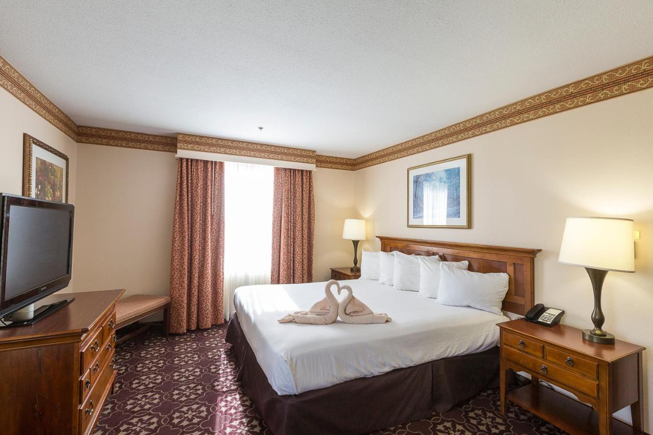 King Suite with Spa Bath at Cypress Bend Resort, a Wyndham Hotel