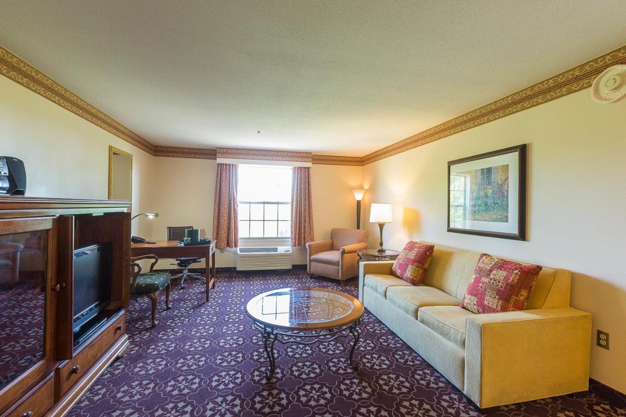 King Suite with Spa Bath at Cypress Bend Resort, a Wyndham Hotel