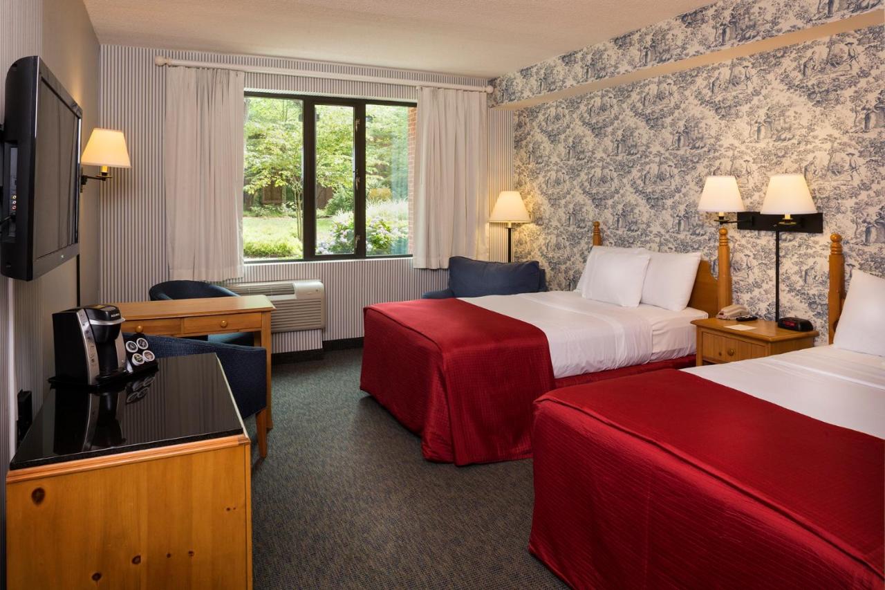 Standard Double Room with Sleeper Chair  at Williamsburg Woodlands Hotel & Suites, an official Colonial Williamsburg Hotel