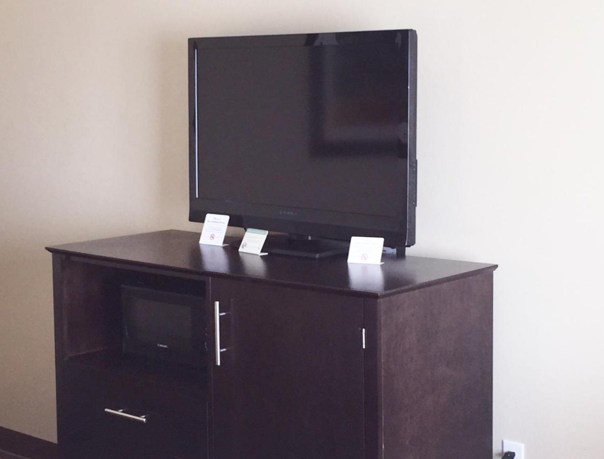 King Suite - Disability Access - Non Smoking at Best Western Plus Desoto Inn & Suites