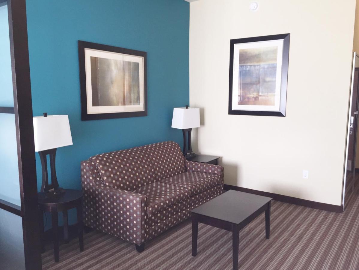 King Suite - Disability Access - Non Smoking at Best Western Plus Desoto Inn & Suites