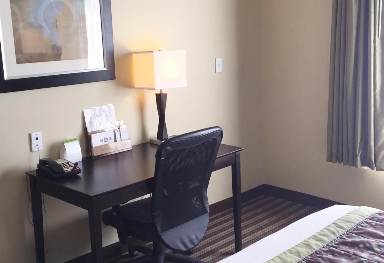 King Suite - Non Smoking at Best Western Plus Desoto Inn & Suites