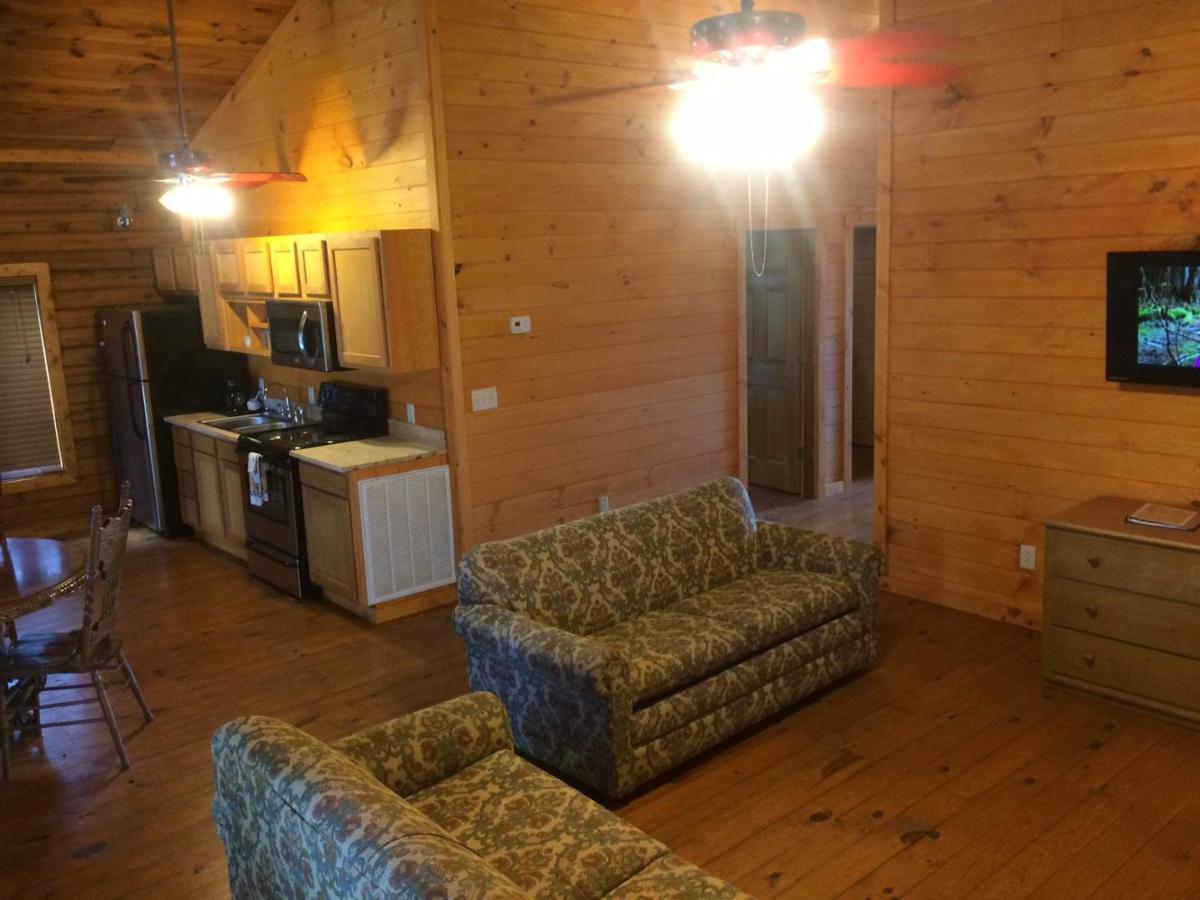 Three-Bedroom Cabin at The Smokehouse Lodge and Cabins