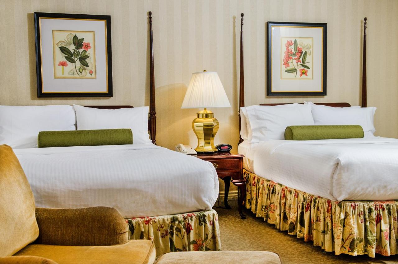 Deluxe Queen Suite at Mayflower Park Hotel