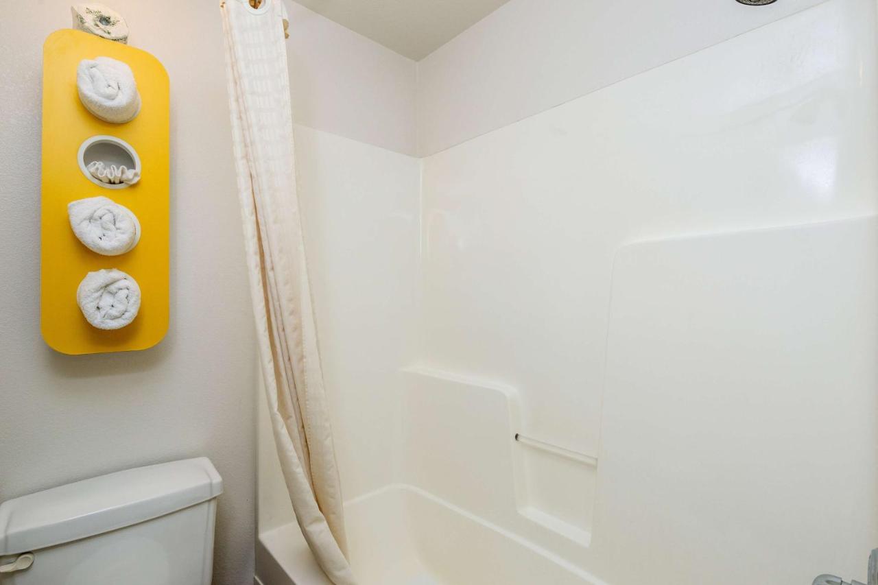 Queen Room with Two Queen Beds - Non-Smoking at Motel 6 Waterloo, IA