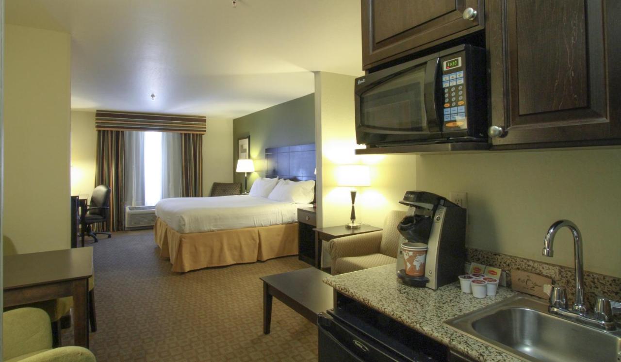 King Suite at GreenTree Inn & Suites Florence