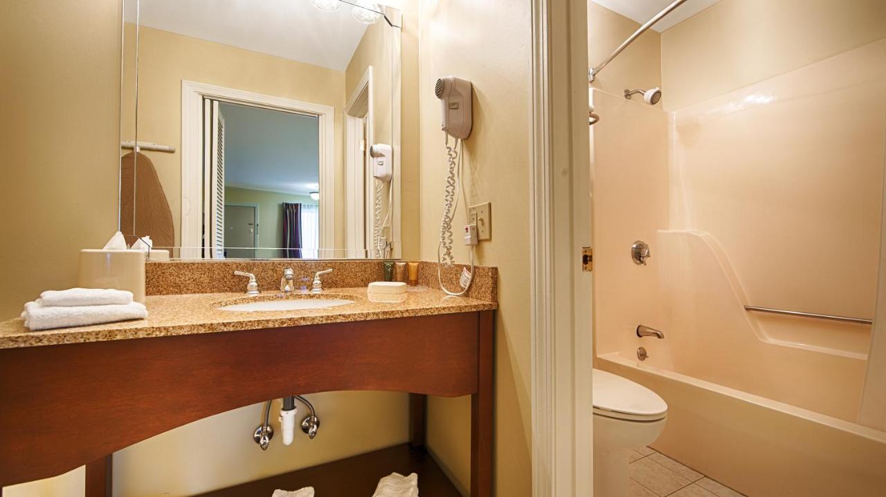 King Suite with Sofa Bed - Non-Smoking at Best Western Acadia Park Inn